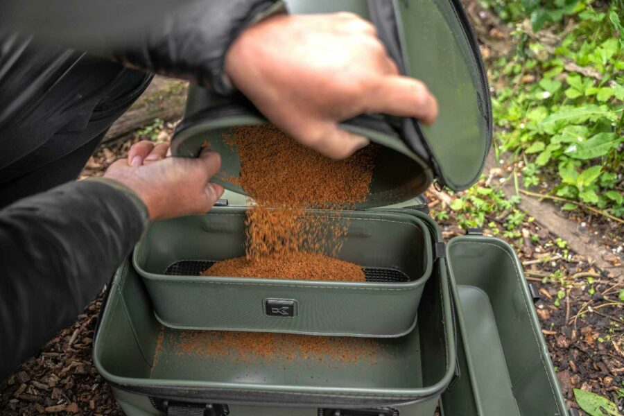 Korum Eva Tackle & Bait Station - Image 7