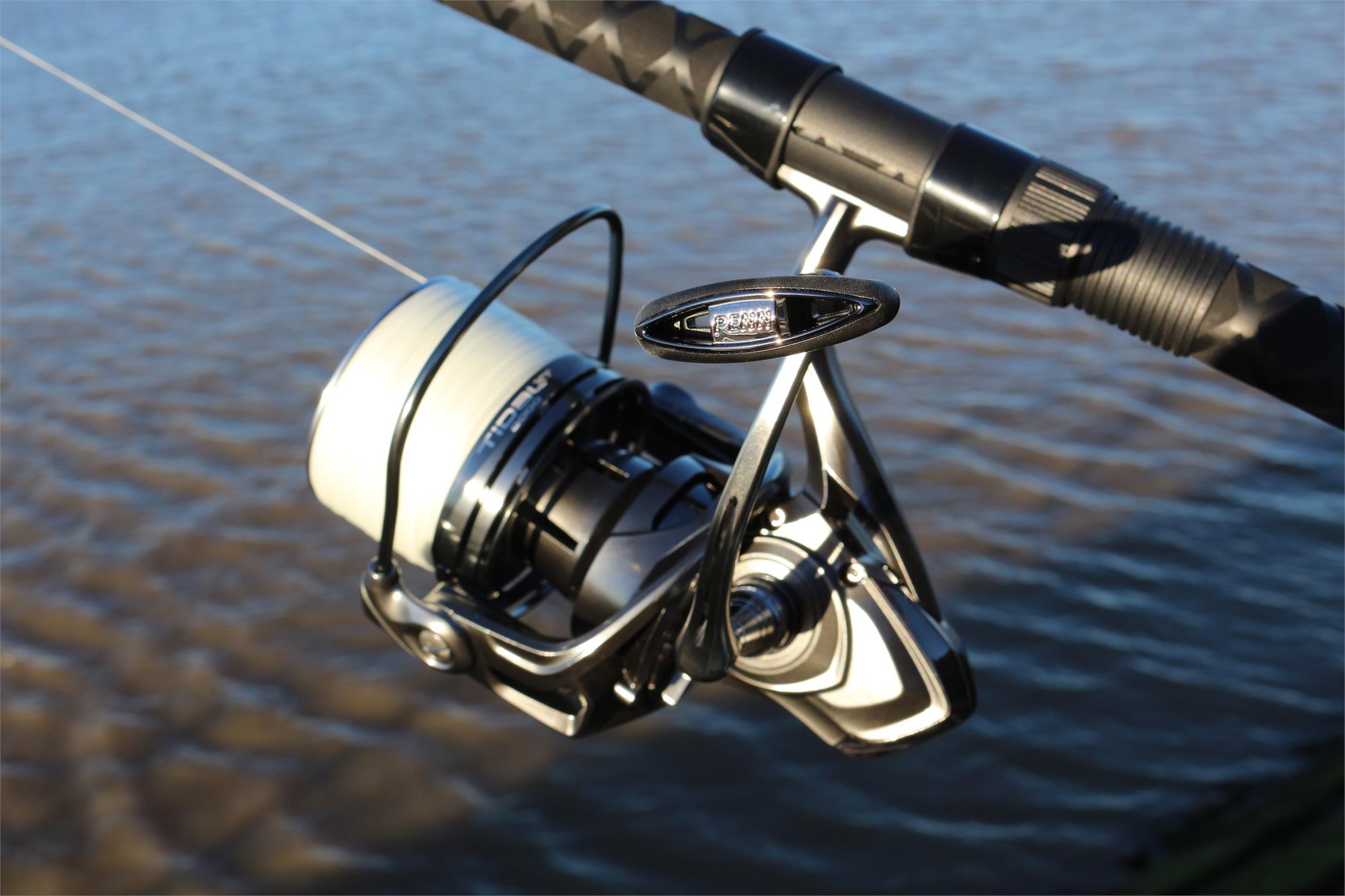 PENN Combat III Saltwater Spinning Reel - Versatile Sea Fishing Reel for  Boat, Kayak, Shore, Spinning, Jigging, Surfing, and All-Round Use :  : Sports & Outdoors