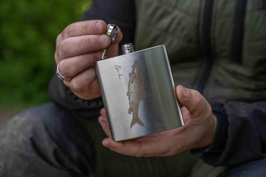 Korum Classic Hip Flask Barbel 7oz - Image 7