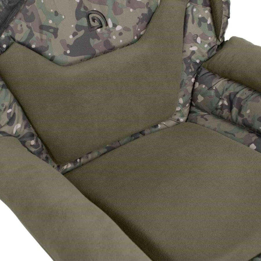 Trakker Levelite Camo Colossus Chair - Image 10